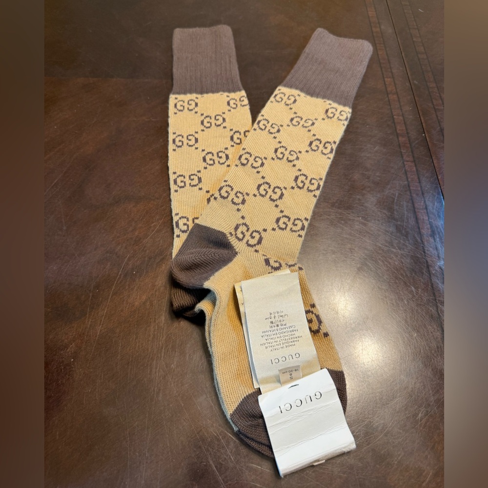 New Authentic Gucci GG Supreme Logo Socks Tan Brown Size S